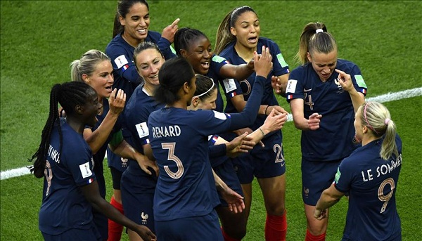 فوز كبير لمنتخب فرنسا  لكرة القدم في مونديال السيدات