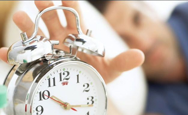 النوم لساعة زائدة اسبوعيا تزيد راتبك 5 بالمائة سنويا