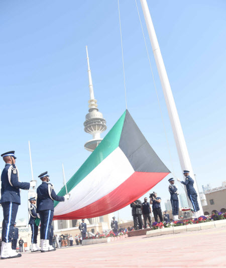محافظات الكويت تقيم مراسم رفع العلم إيذانا بإطلاق احتفالاتها الوطنية 