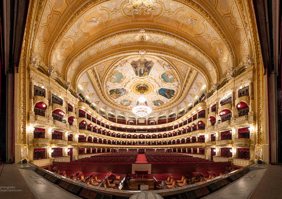 مسرح البولشوي: تحفة معمارية أوصلت "الباليه" الروسي إلى العالمية