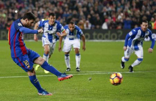 ميسي يقود برشلونة لتخطي ليغانيس في الدوري الاسباني لكرة القدم 