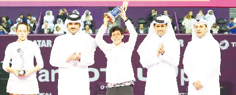 كارلا نافارو بطلة قطر توتال المفتوحة للتنس