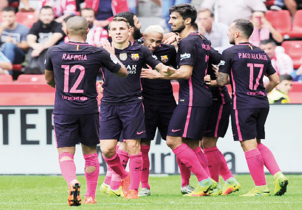 برشلونة يواجه مونشنغلادباخ  بدون ميسي في دوري أبطال أوروبا