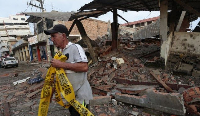 ارتفاع حصيلة ضحايا زلزال الاكوادور إلى 413 قتيلا