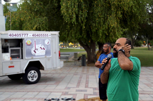 "مصليات متنقلة" تنتشر بالأماكن العامة والحدائق في قطر