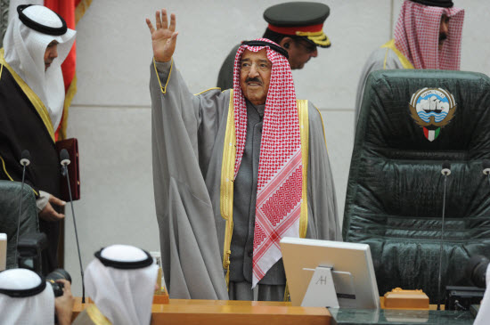 الأمير يدعو أعضاء مجلس الامة إلى وضع مصلحة الكويت نصب أعينهم