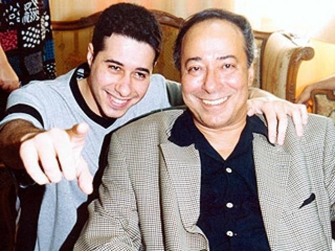 أحمد السعدني ينفي نبأ وفاة والده