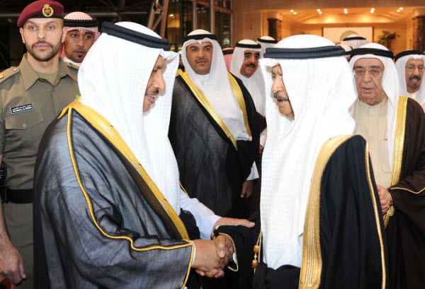 رئيس الوزراء البحريني يغادر البلاد بعد زيارة أخوية قصيرة 
