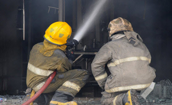 الإطفاء: حريق مخازن وزارة التربية متعمد وبفعل فاعل