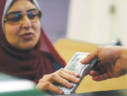  الدولَار يقفز إلى 13.10 جنيه مصري في السوق السوداء