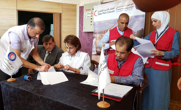الهلال الأحمر الكويتي والقطري يوقعان اتفاقيتين لإغاثة النازحين السوريين بلبنان 