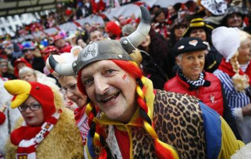 ألمانيا تبدأ 6 أيام من احتفالات مهرجان صاخب رغم تشديد الأمن