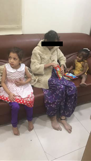 ضبط متسولة هندية منتهية الإقامة  وبرفقتها طفلتين في وضع صحي سيء