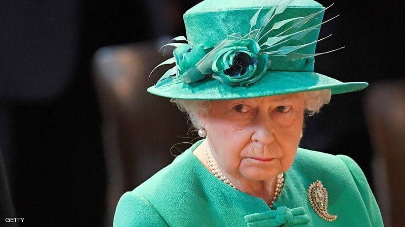 ملكة بريطانيا إليزابيث الثانية تمتلك حاشية كبيرة