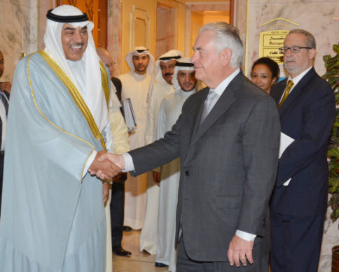 الشيخ صباح الخالد ووزير الخارجية الأمريكي يستعرضان جهود حل الأزمة الخليجية 