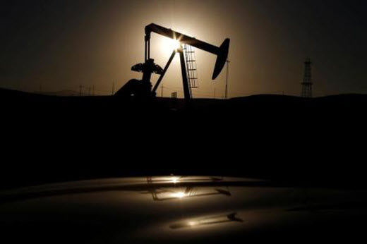 النفط ينخفض نحو 1 في المئة بفعل مخاوف بشأن زيادة إنتاج أمريكا