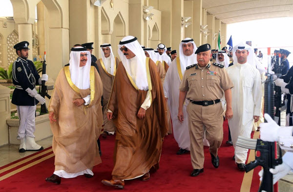 وصول وزير داخلية البحرين إلى البلاد في زيارة رسمية