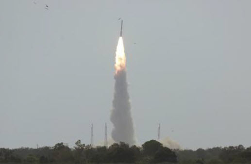 الهند تطلق 31 قمرا صناعيا صغيرا في الفضاء بعضها لعملاء أجانب