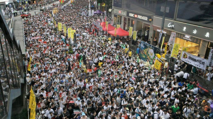 مليون متظاهر في هونغ كونغ احتجاجاً على اتفاق لتسليم الجناة إلى الصين