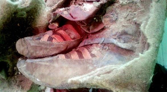 مومياء عمرها 1500 عام ترتدي حذاء "أديداس"
