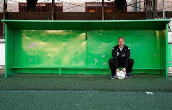 سوري انتشرت قصته على الانترنت يجد في كرة القدم بإسبانيا سلوانا له