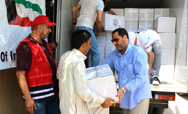 الكويت تواصل توزيع المساعدات على الأسر النازحة بالبصرة 