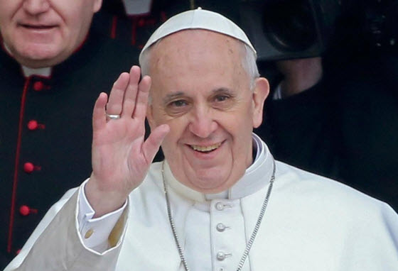 البابا يصدر وثيقة طال انتظارها بشأن الأسرة والزواج
