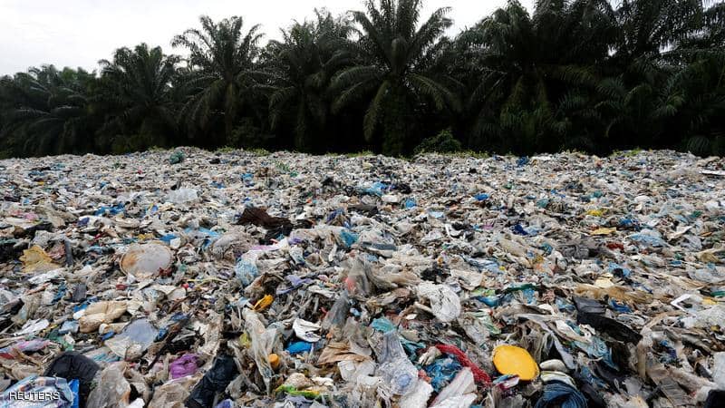 ماليزيا تعيد 3 آلاف طن من "نفايات البلاستيك"