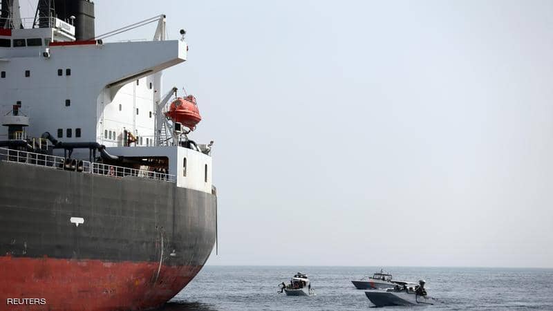 مسقط تستنكر عملية تخريب السفن التجارية في خليج عُمان