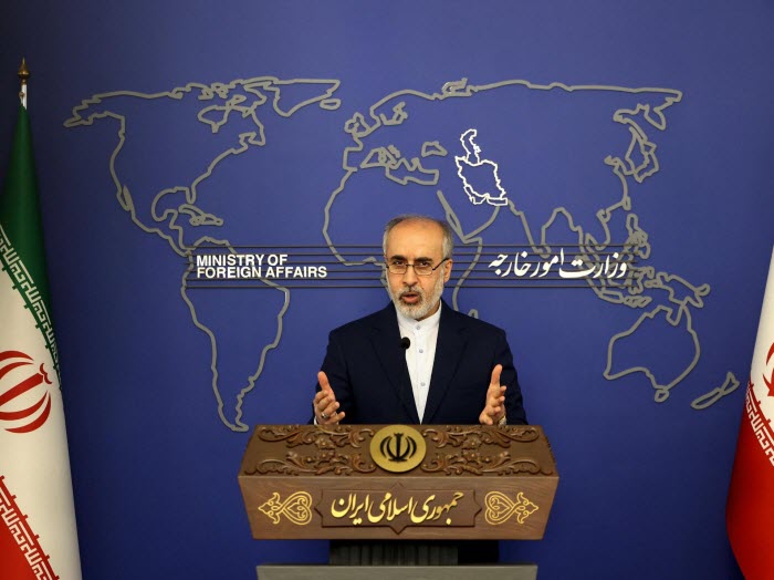  إيران تدعو الكويت إلى مباحثات صريحة بشأن «الدرة»