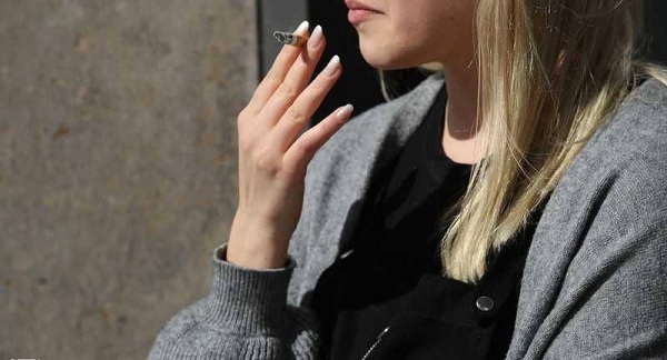 20 سيجارة يوميا.. ماذا تفعل بأعين المدخنين؟