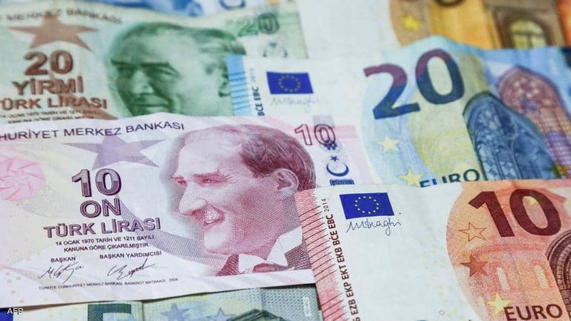 العملة التركية تهوي.. الدولار بـ 11 ليرة 