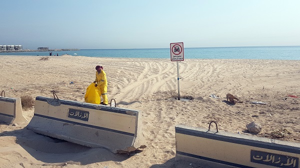  فريق الغوص: إغلاق مواقع دخول المركبات في ساحل "أبوالحصانية" لضررها على البيئة