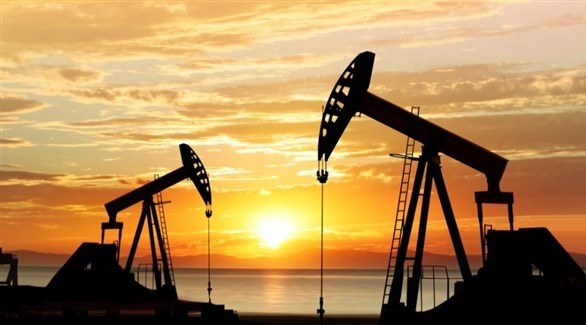 النفط يتراجع عن قمة 8 أسابيع بسبب مخاوف الطلب