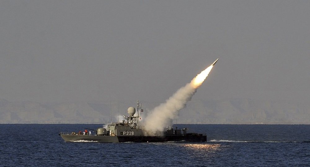 ايران تعلن اطلاق 3 صواريخ كروز في مناوراتها البحرية