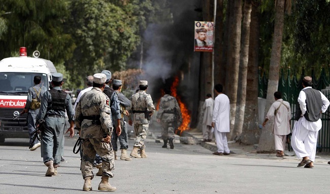 مقتل 18 من عناصر الأمن في هجوم انتحاري جنوب شرقي أفغانستان  