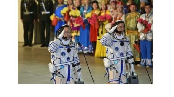 رائدا فضاء صينيان يصلان بنجاح إلى مختبر فضائي
