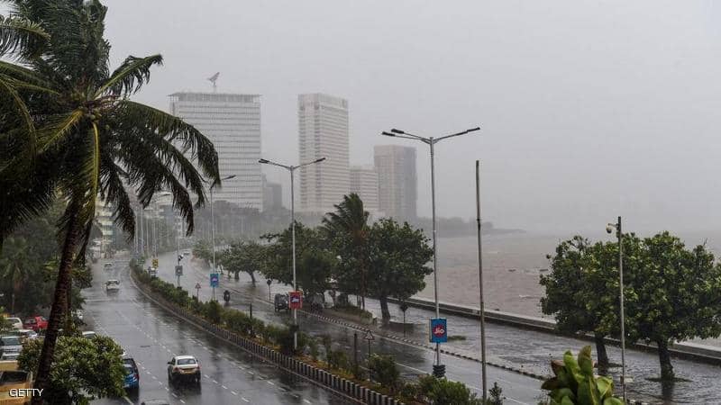 الهند.. إعصار "نيسارغا" يجتاح بومباي