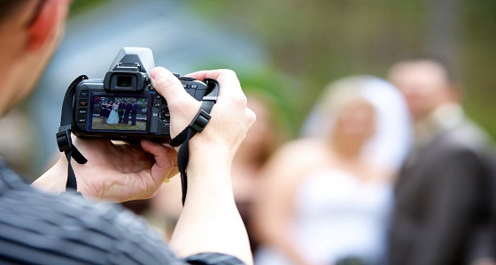 بول وستيفاني يقاضيان مصور بسبب صور زفاف غير لائقة 