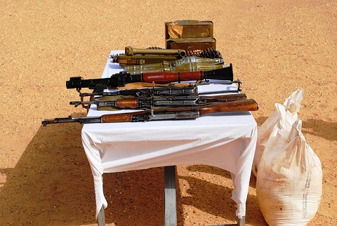 الجيش الجزائري يعلن اكتشاف مخبأ للأسلحة والذخيرة على حدود مالي
