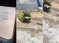 بالفيديو: لحطة اندلاع النيران في طائرة أثناء إقلاعها