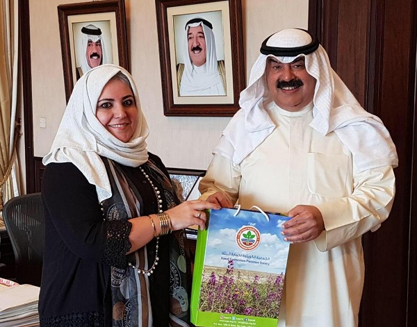 نائب وزير الخارجية يستقبل رئيسة الجمعية الكويتية لحماية البيئة