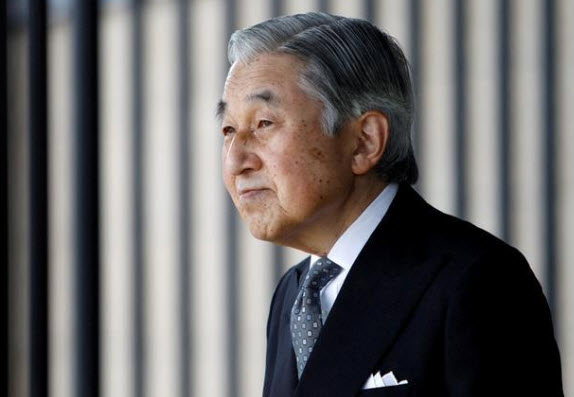 صحيفة يابانية ترجح تنازل الإمبراطور أكيهيتو عن العرش في 2019
