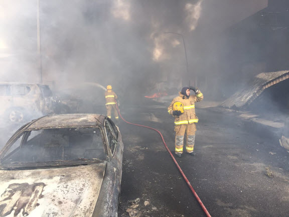 «الإطفاء»: نتعامل مع حريق في مستودع للبتروكيماويات في منطقة الري  