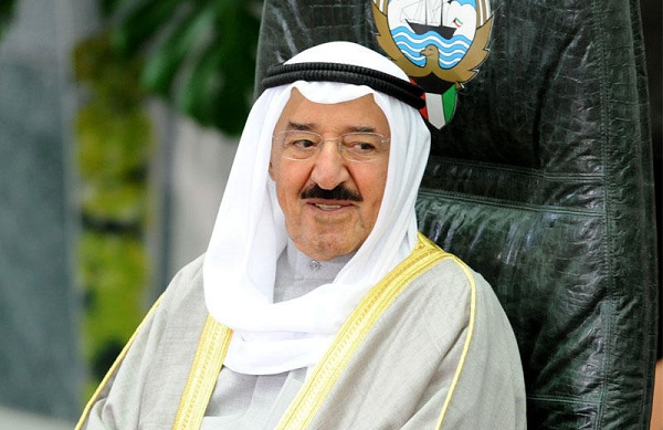 سمو الأمير يتسلم دعوة من خادم الحرمين لحضور القمة الخليجية الطارئة