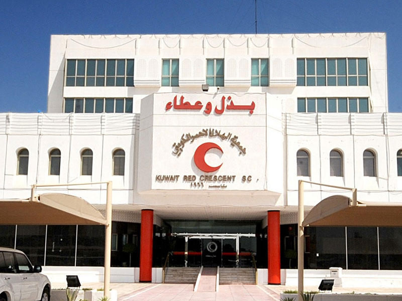 "الهلال الأحمر" تنفذ مشاريع إنسانية وإغاثية وتعليمية وطبية باليمن