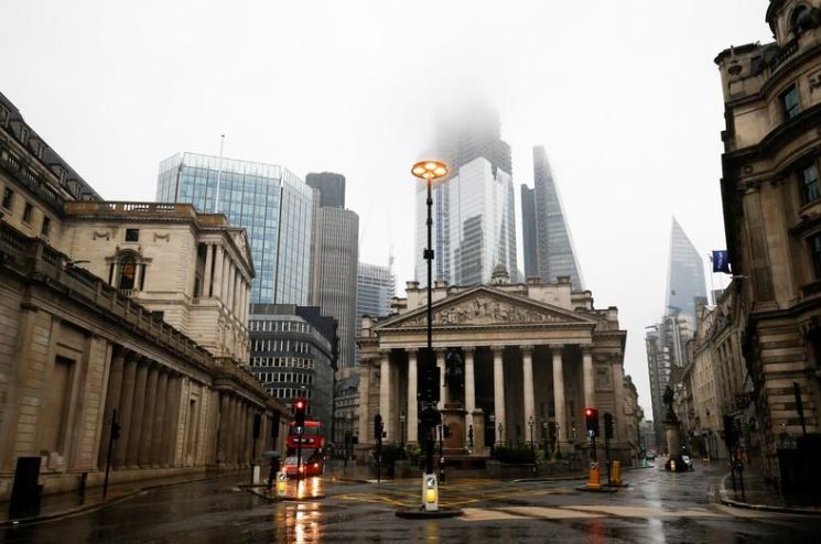 بنك انجلترا يختبر قدرة القطاع المالي على الصمود أمام هجمات إلكترونية