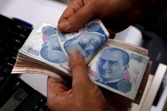 الليرة التركية تبلغ أعلى مستوى في شهرين مقابل الدولار