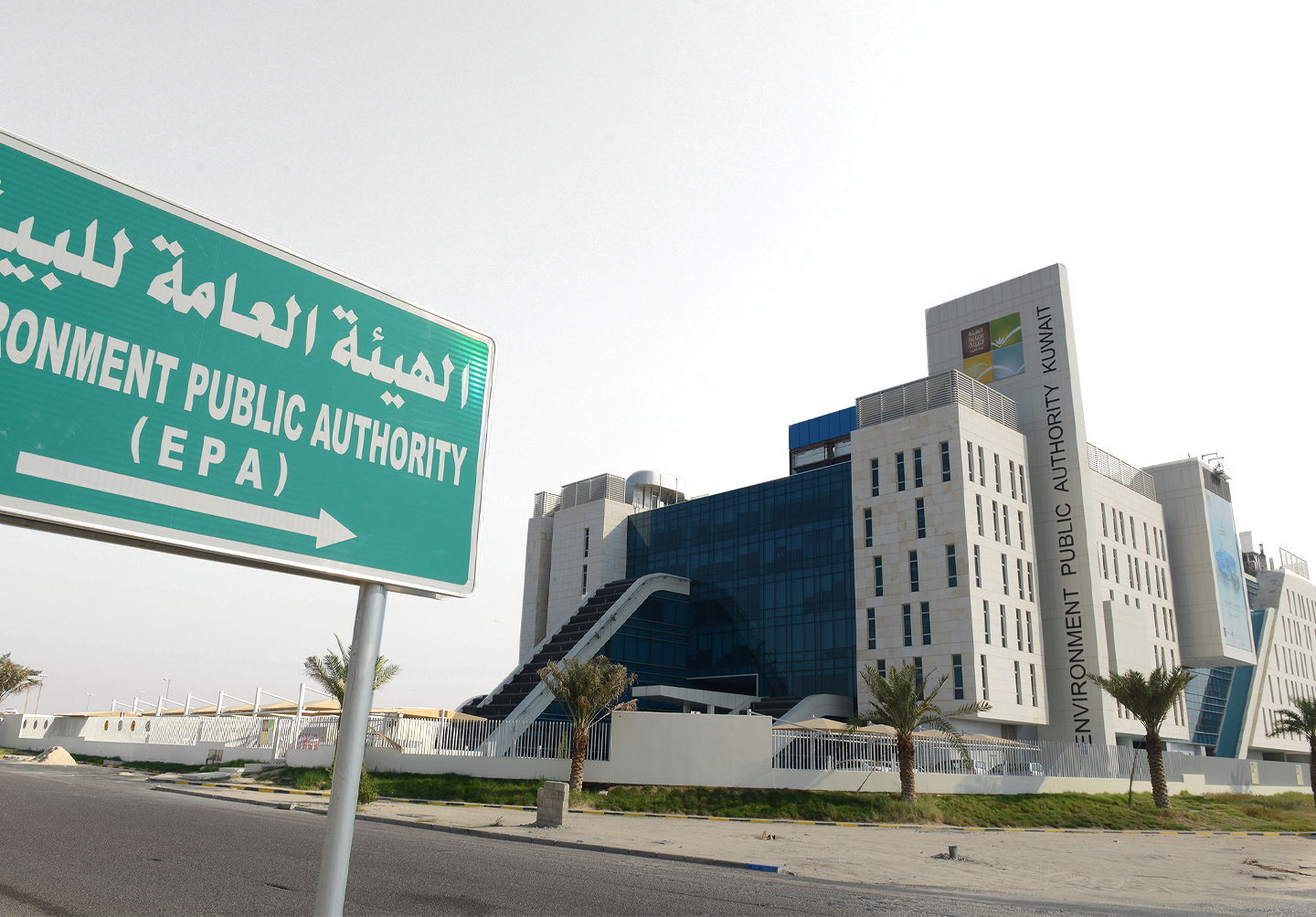 «البيئة» تحدد 3 مراحل للإفراج عن شحنات المواد الكيميائية المستوردة