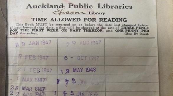 امرأة تعيد كتاباً لمكتبة نيوزلندية بعد 60 عاماً